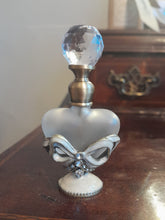 Load image into Gallery viewer, Perfume de Flacon - Limited Edition White Silver