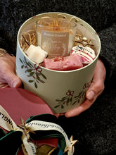 Load image into Gallery viewer, Christmas - Our special Gift Box, Beannachtaí an tSéasúir classic scent of Frankincense