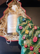 Load image into Gallery viewer, Christmas Gift Tin     Beannachtaí an tSéasúir # Season Greetings
