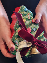 Load image into Gallery viewer, Christmas Gift Tin     Beannachtaí an tSéasúir # Season Greetings
